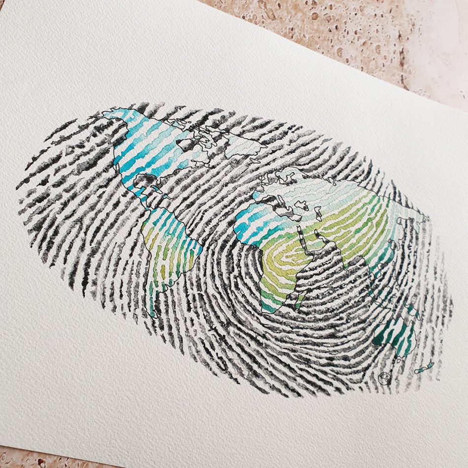 Gros plan d'une aquarelle originale montrant l'empreinte laissée par l'Homme sur la planète Terre, couleurs vertes et bleues