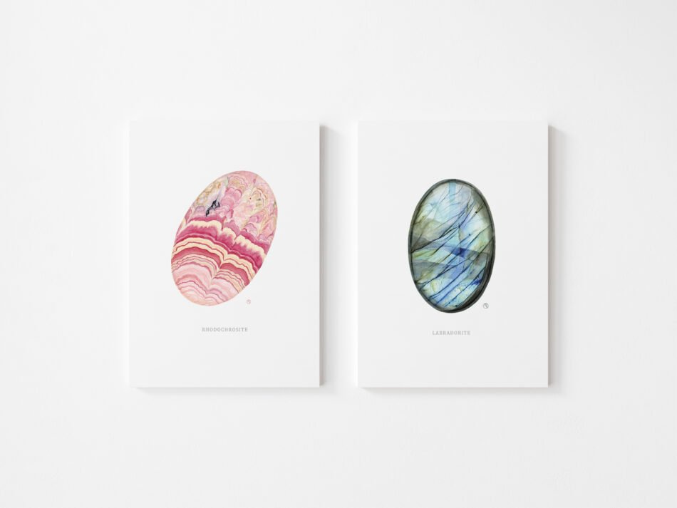 Duo de cartes postales représentant des minéraux de collection labradorite et rhodochrosite sur fond blanc