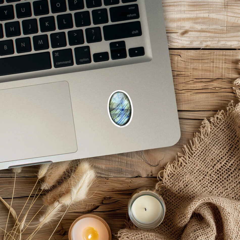 Sticker collé sur un PC portable, imprimé à partir d'un dessin à l'aquarelle de cabochon de labradorite bleue