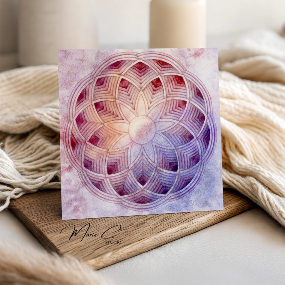 Carte de voeux carrée illustrée d'un motif géométrie sacrée en forme de fleur de lotus peinte à l'aquarelle par mariecstudio